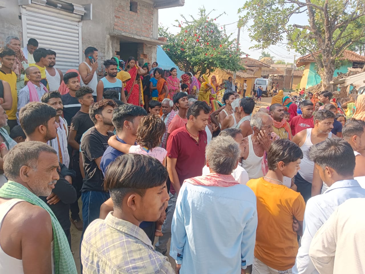 घर में सो रहे व्यक्ति की गोली मारकर हत्या
