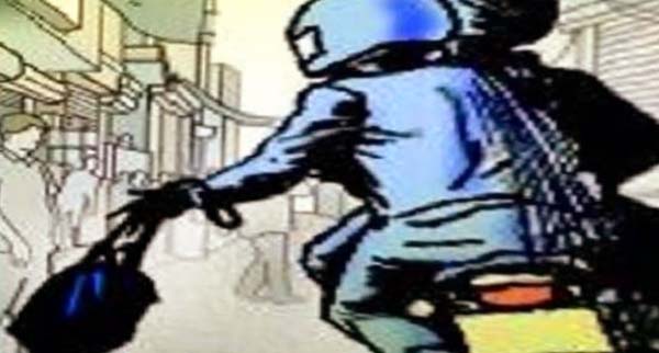 जमशाेदपुर में 14 लाख रुपए के गहनों की लूट