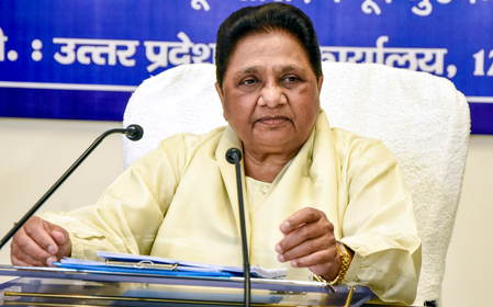 अखिलेश के ‘चवन्नी’ बयान पर मायावती का पलटवार, बोलीं- सपा गिरगिट की तरह रंग बदलती है