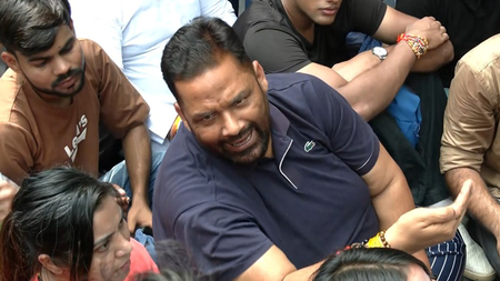 सीजेपी के प्रदर्शन में शामिल हुए पप्पू यादव, पार्लियामेंट स्ट्रीट थाने के बाहर जुटे प्रदर्शनकारी