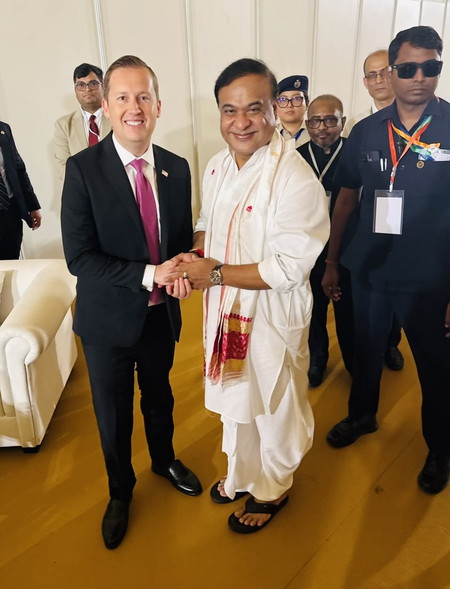 सीएम हिमंता के शपथ ग्रहण में पहुंचे अमेरिकी राजदूत गोर, बोले- समारोह में शामिल होना सम्मान की बात